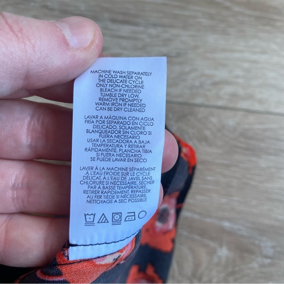 Cabi 3251 Flanders Poppy shirt blouse split back size medium - Picture 9 of 10